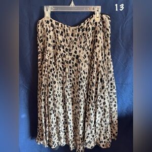 Jones of New York size 10 petite lined midi skirt